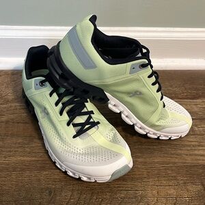 On Cloudflow 3 - Women Size 9